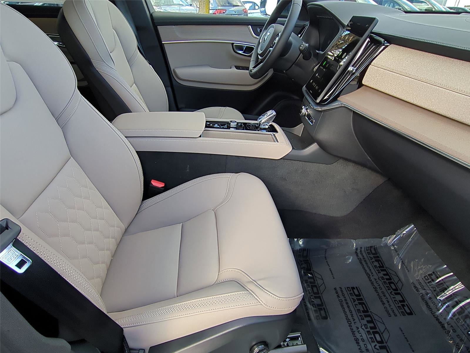 New 2026 Volvo XC90 T8 Plus w/ Protection Package Premier AWD/4WD image 21