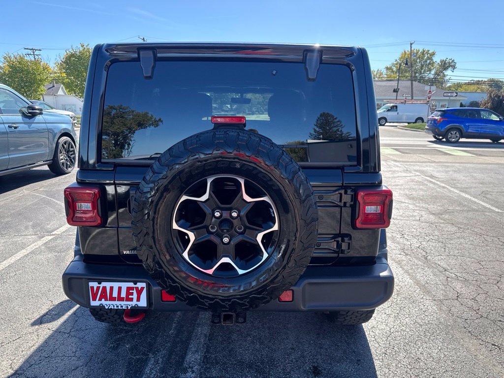 Used 2019 Jeep Wrangler Unlimited Sahara w/ Uconnect 4C Nav & Sound Group AWD/4WD image 11