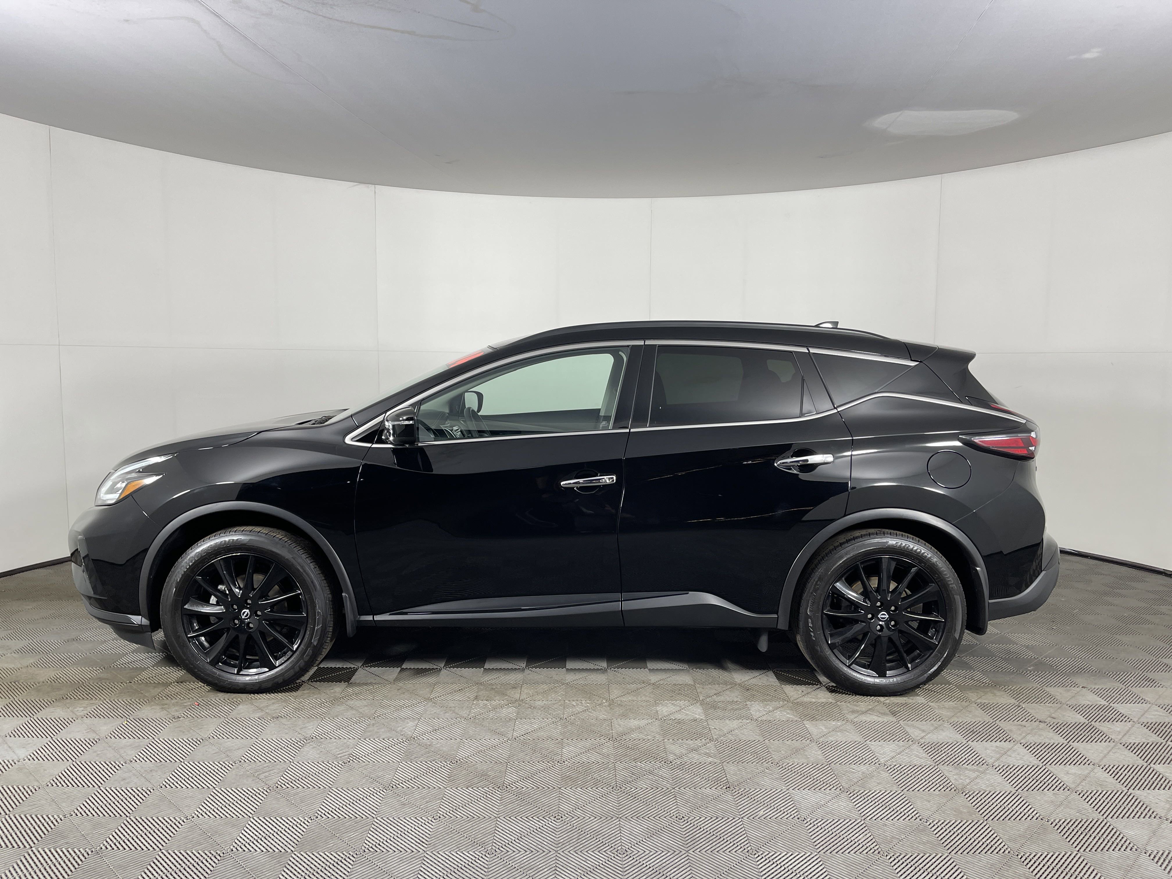 Used 2024 Nissan Murano SV w/ SV Midnight Edition Package image 3