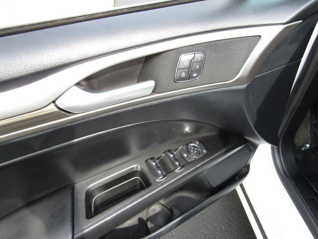 Used 2020 Ford Fusion SEL FWD image 15