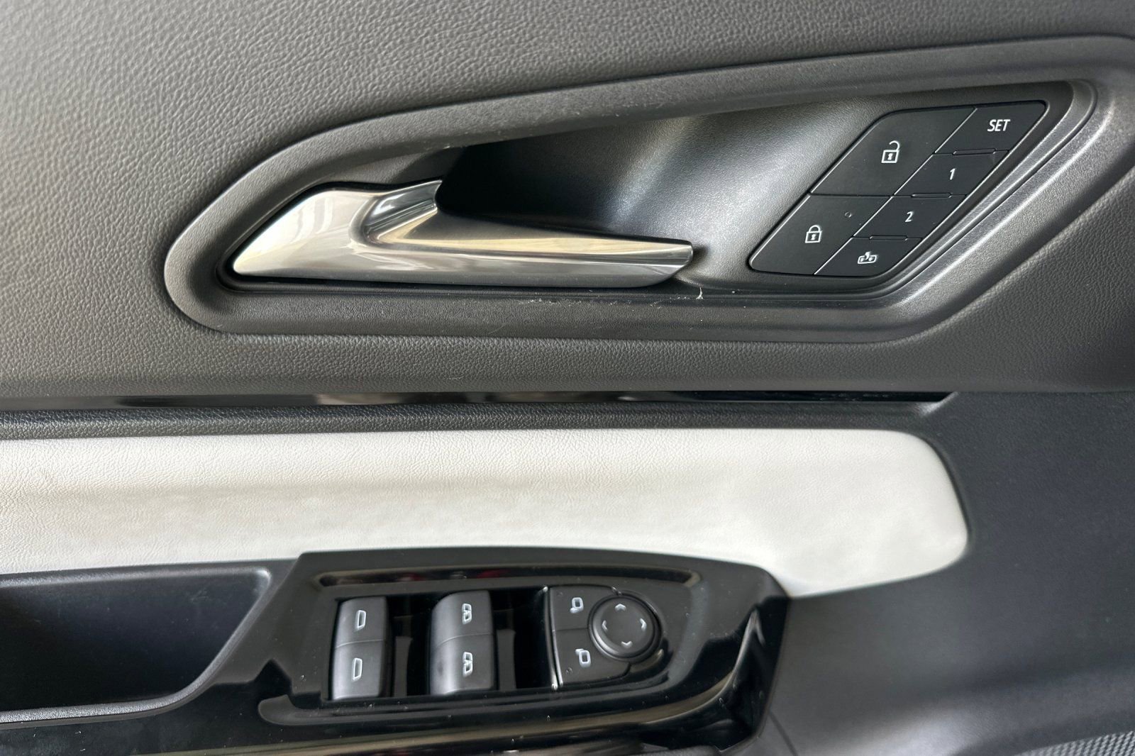 Used 2025 Honda Prologue Touring image 11