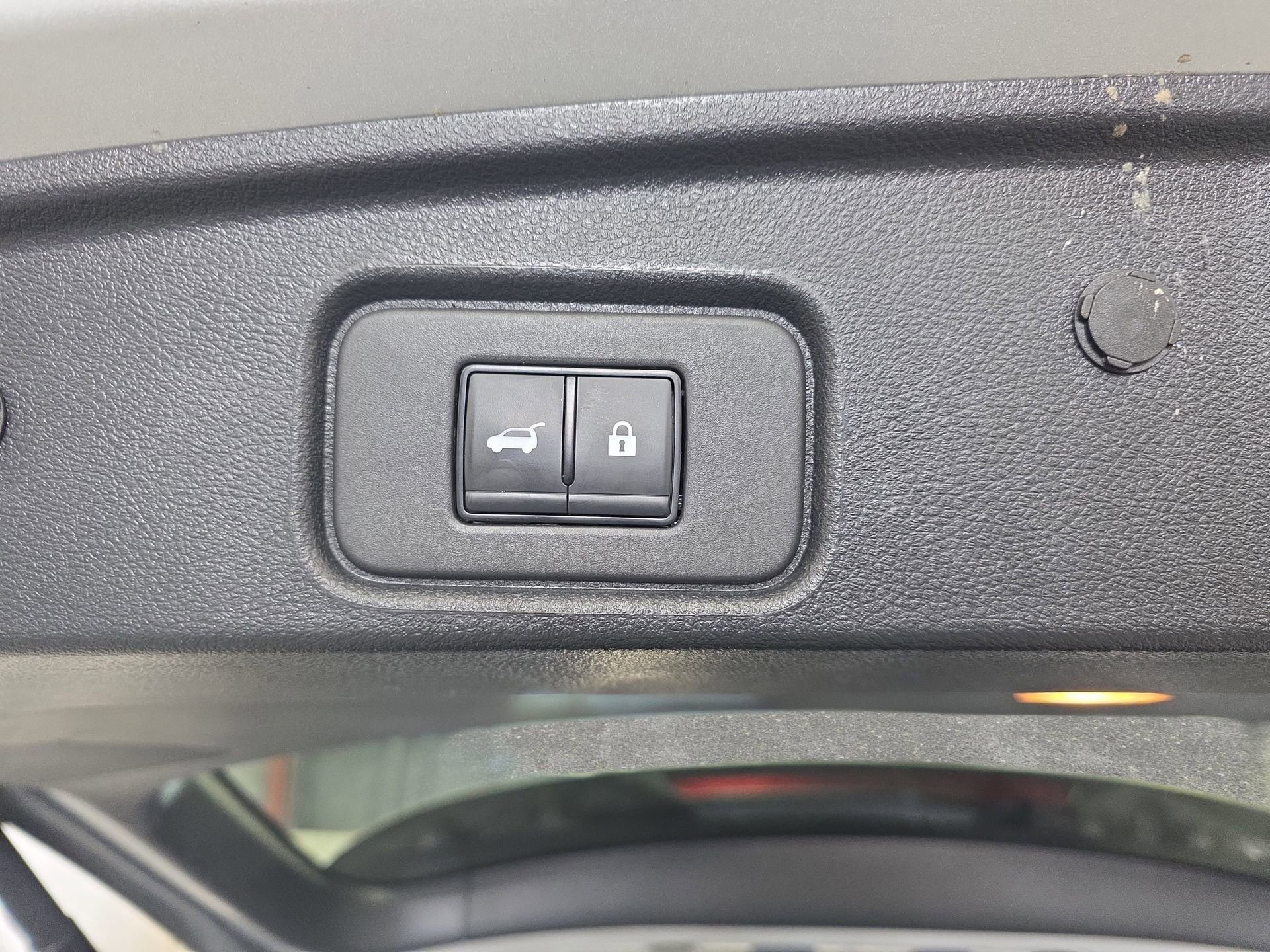 Used 2025 Nissan Pathfinder SV image 13