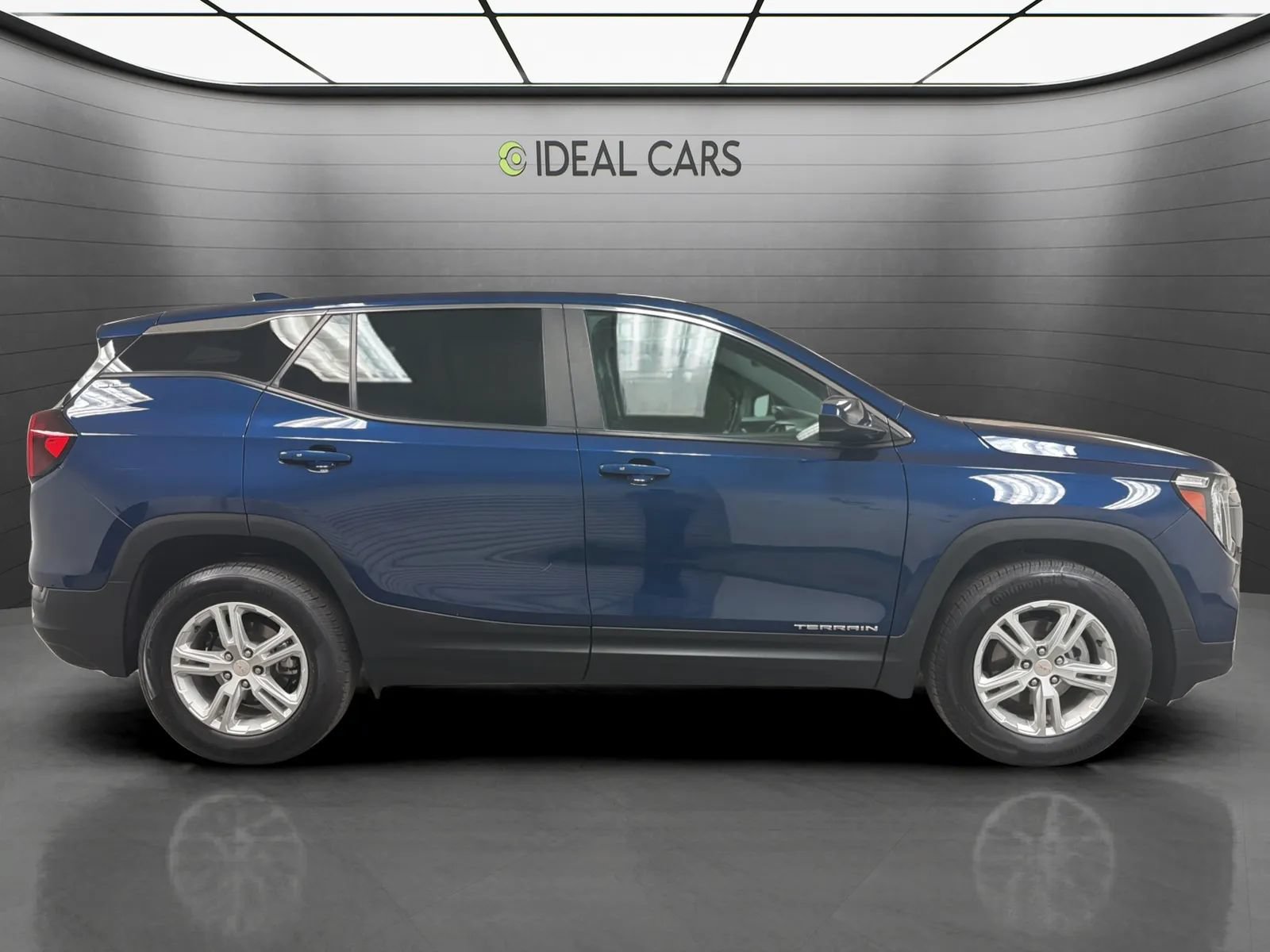 Used 2023 GMC Terrain SLE w/ LPO, Floor Liner Package AWD/4WD image 4