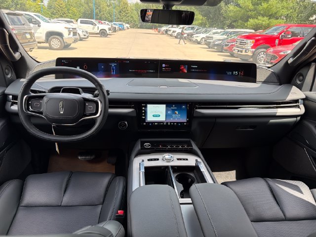 New 2026 Lincoln Navigator Reserve w/ Jet Appearance Package AWD/4WD image 17