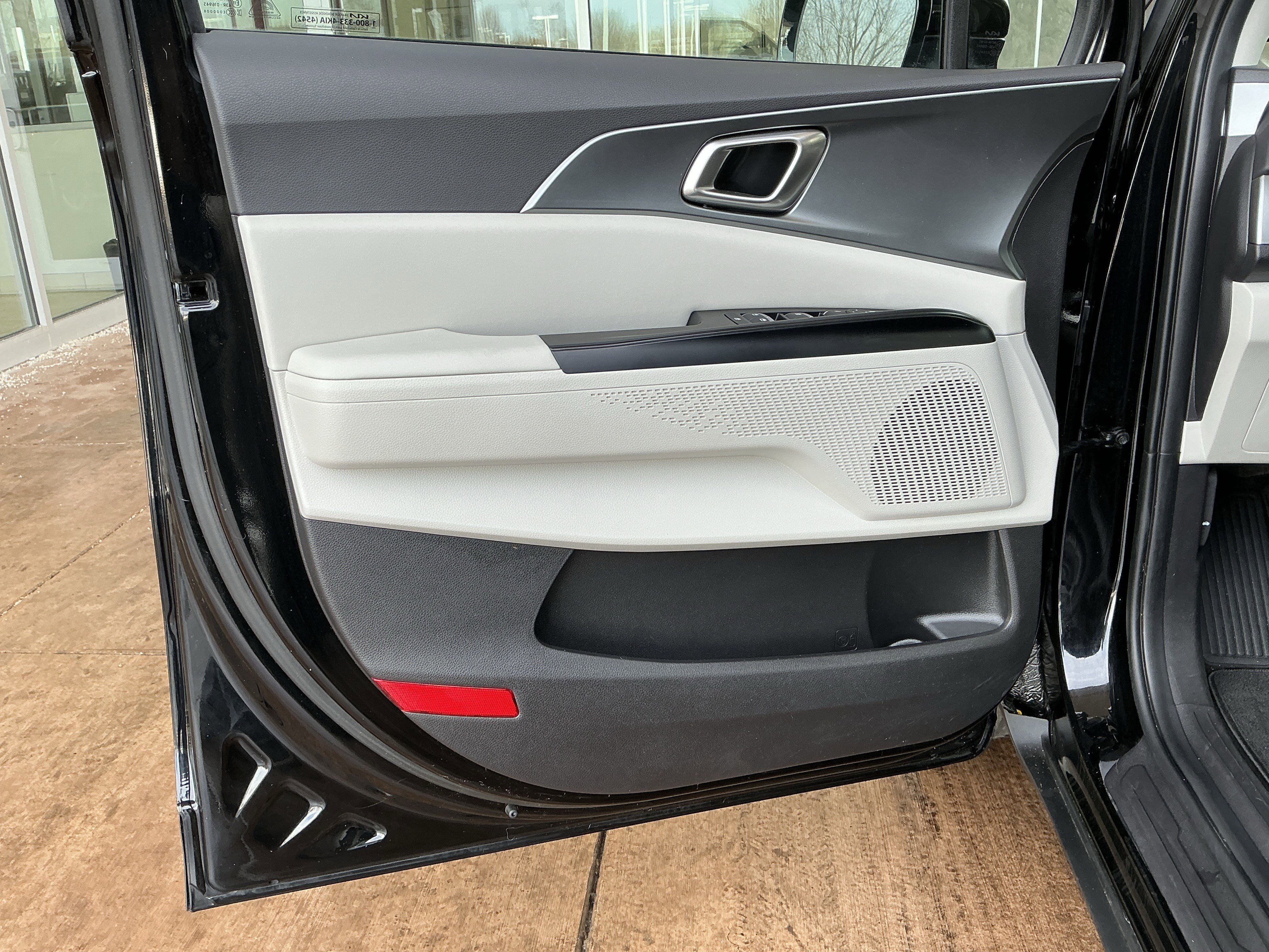 Used 2024 Kia Carnival LX image 14