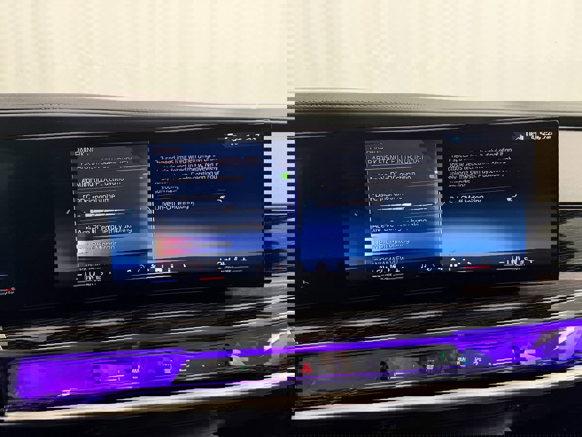 Used 2025 BMW 740i xDrive image 39