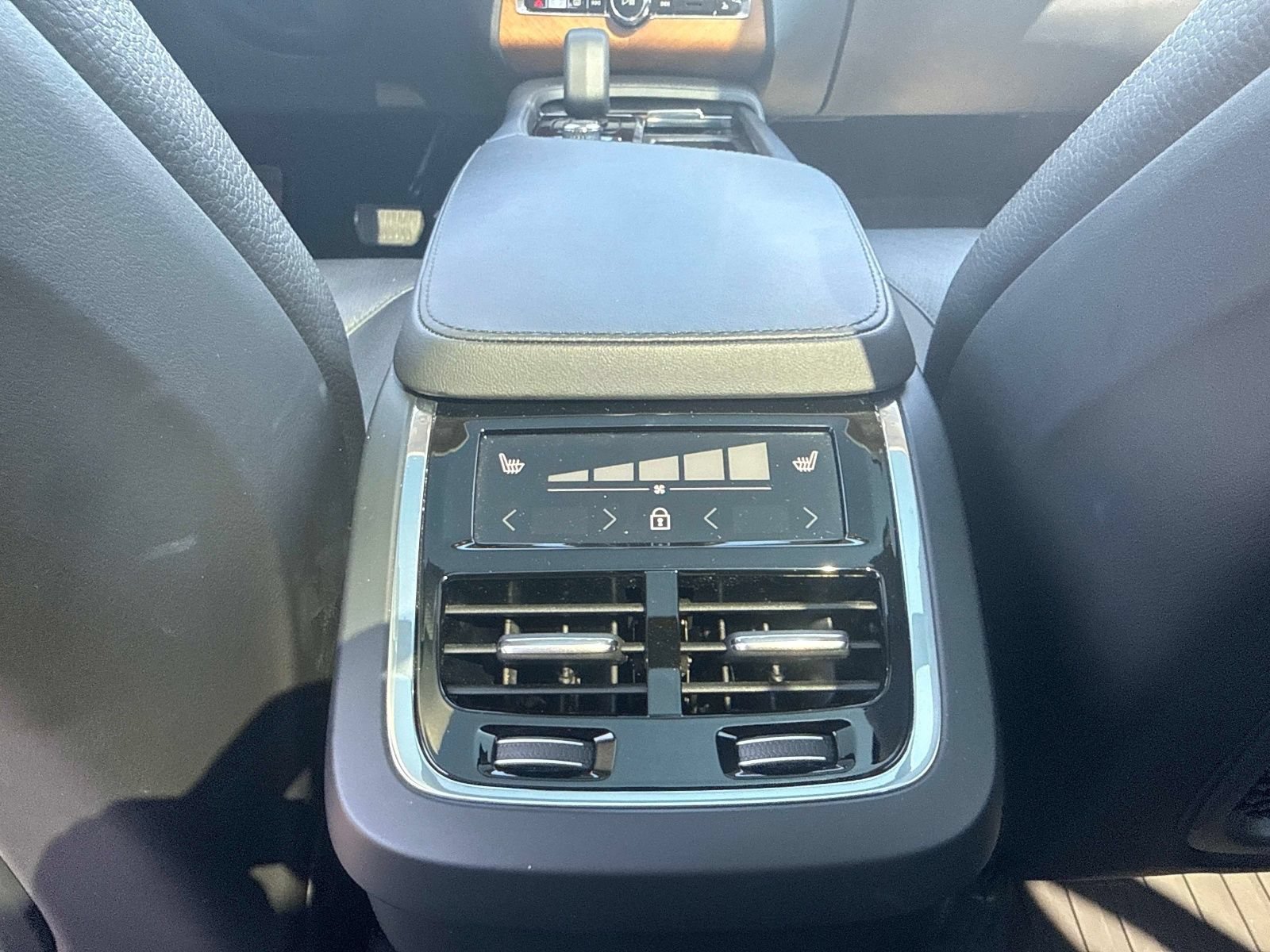 Used 2023 Volvo XC90 B5 Plus w/ Protection Package Premier AWD/4WD image 13