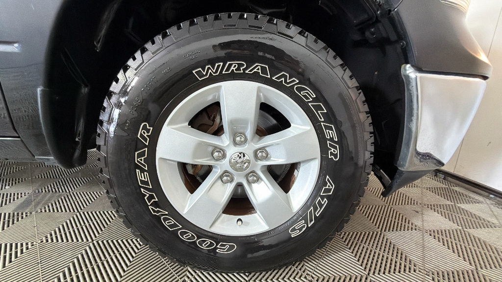 Used 2019 RAM 1500 Classic SLT AWD/4WD image 32