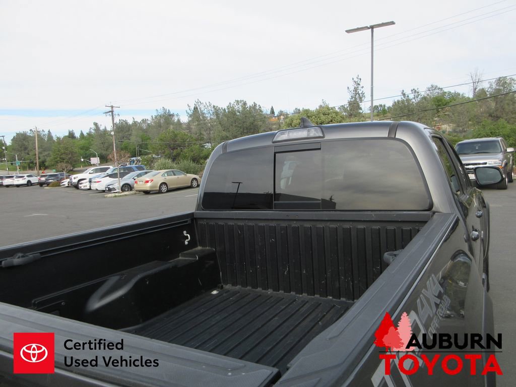Certified 2018 Toyota Tacoma TRD Off-Road image 9