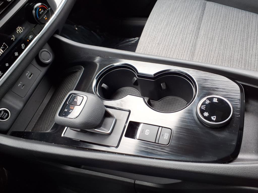 Used 2023 Nissan Rogue SV image 32