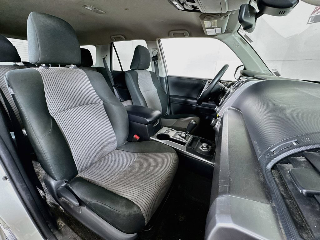Used 2020 Toyota 4Runner SR5 AWD/4WD image 26