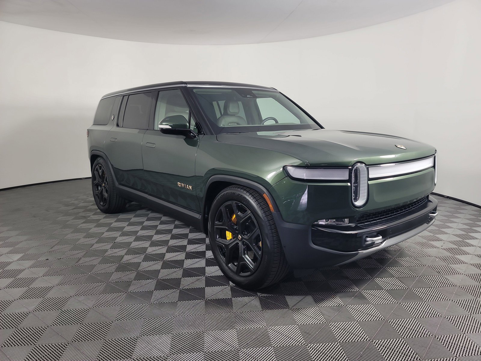 Used 2024 Rivian R1S Adventure image 7