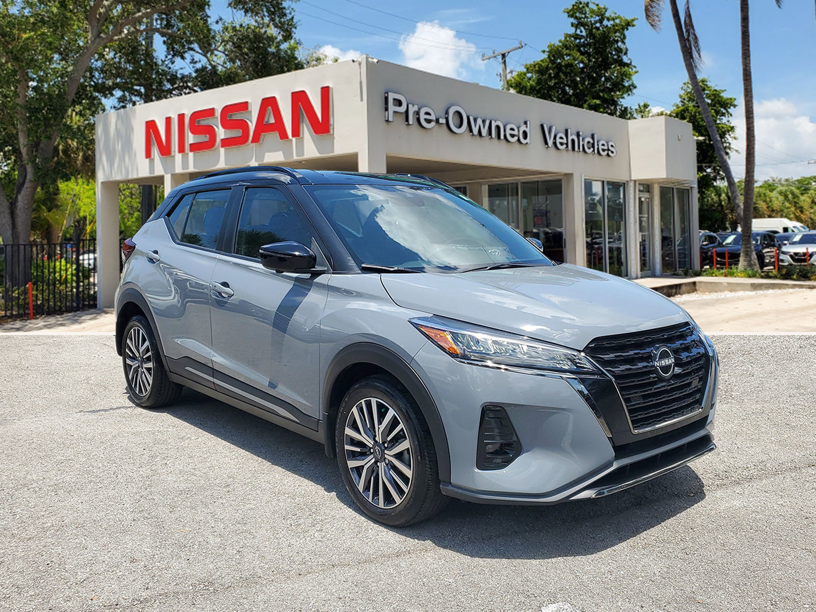 Certified 2023 Nissan Kicks SR image 3