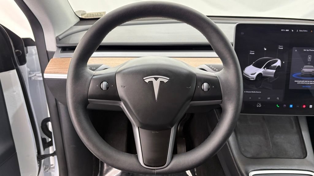 Used 2024 Tesla Model Y Long Range AWD/4WD image 37