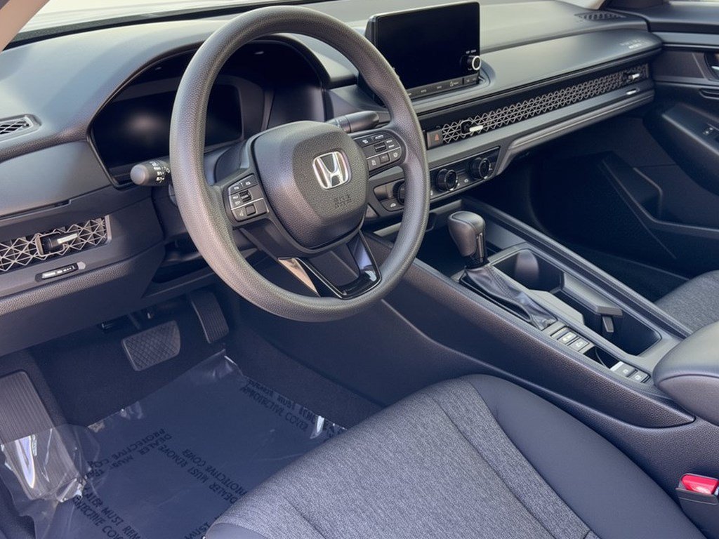 Used 2025 Honda Accord SE image 4