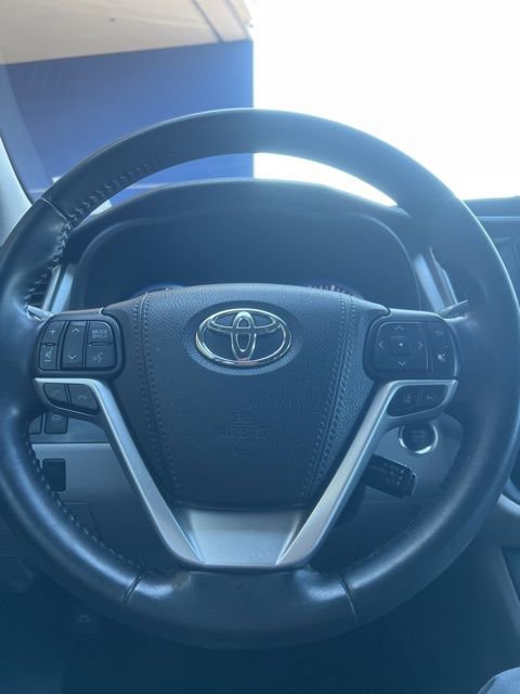Used 2019 Toyota Highlander XLE image 12