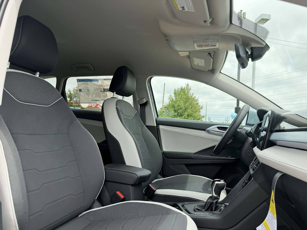 New 2026 Volkswagen Taos SE FWD image 11