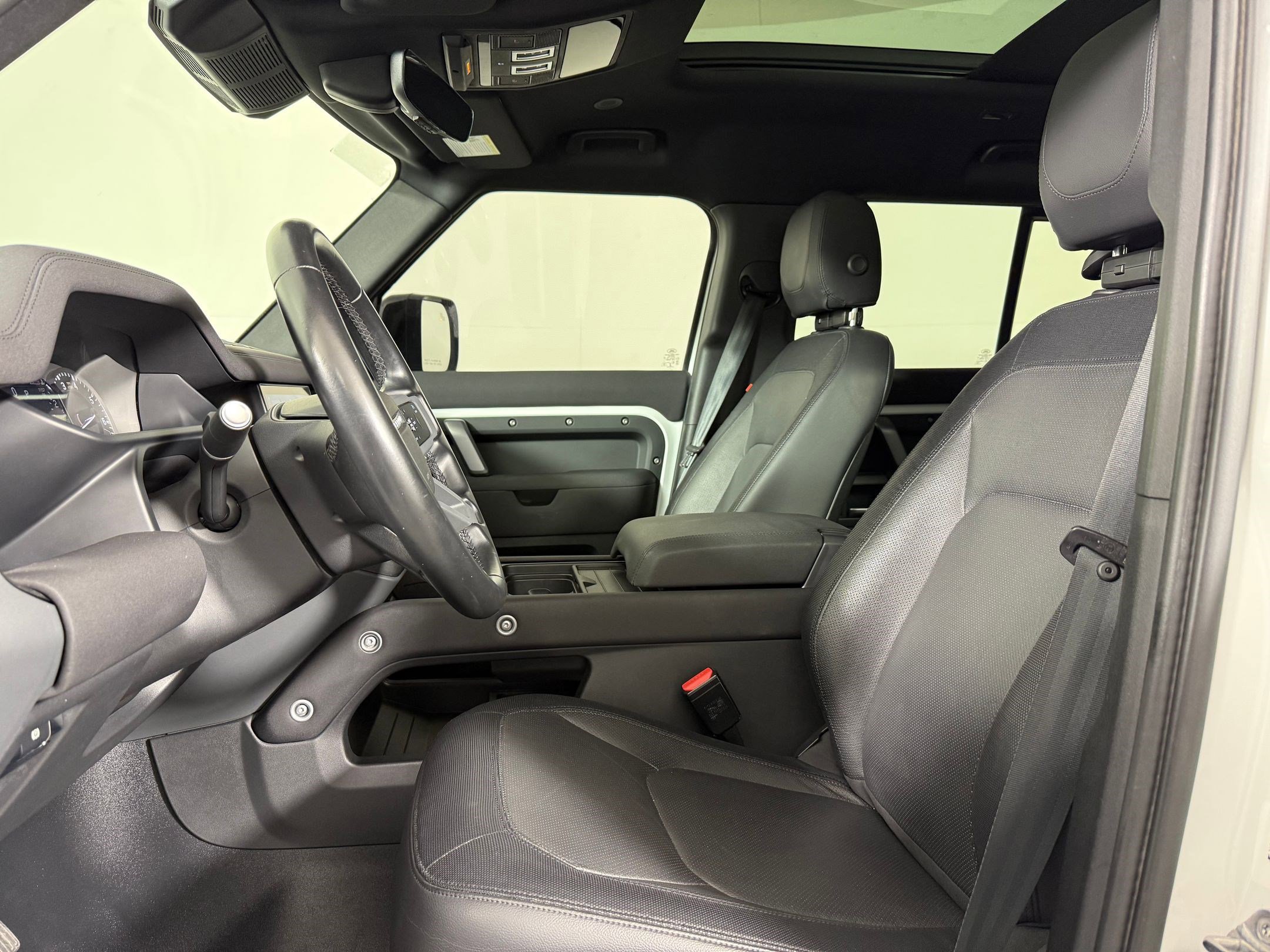 Used 2023 Land Rover Defender 110 X-Dynamic SE image 5