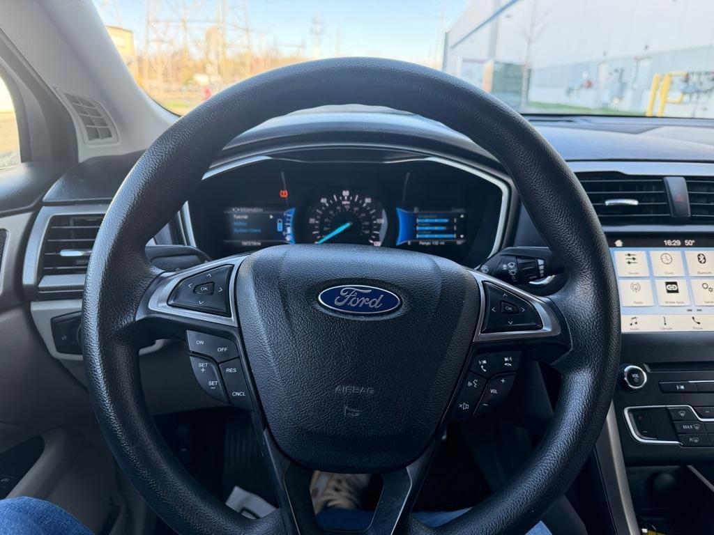 Used 2017 Ford Fusion SE image 33