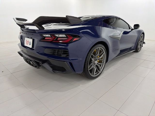 Used 2025 Chevrolet Corvette Z06 w/ Stealth Interior Trim Package RWD image 5