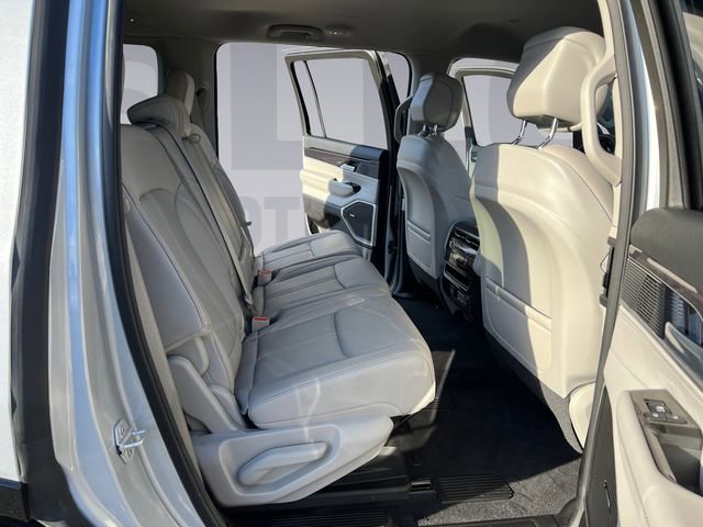 Used 2024 Jeep Wagoneer 4WD image 18