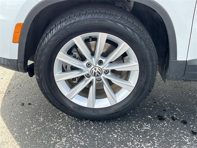 Used 2017 Volkswagen Tiguan Limited w/ Premium Package image 10