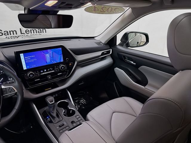Used 2024 Toyota Highlander XLE image 24