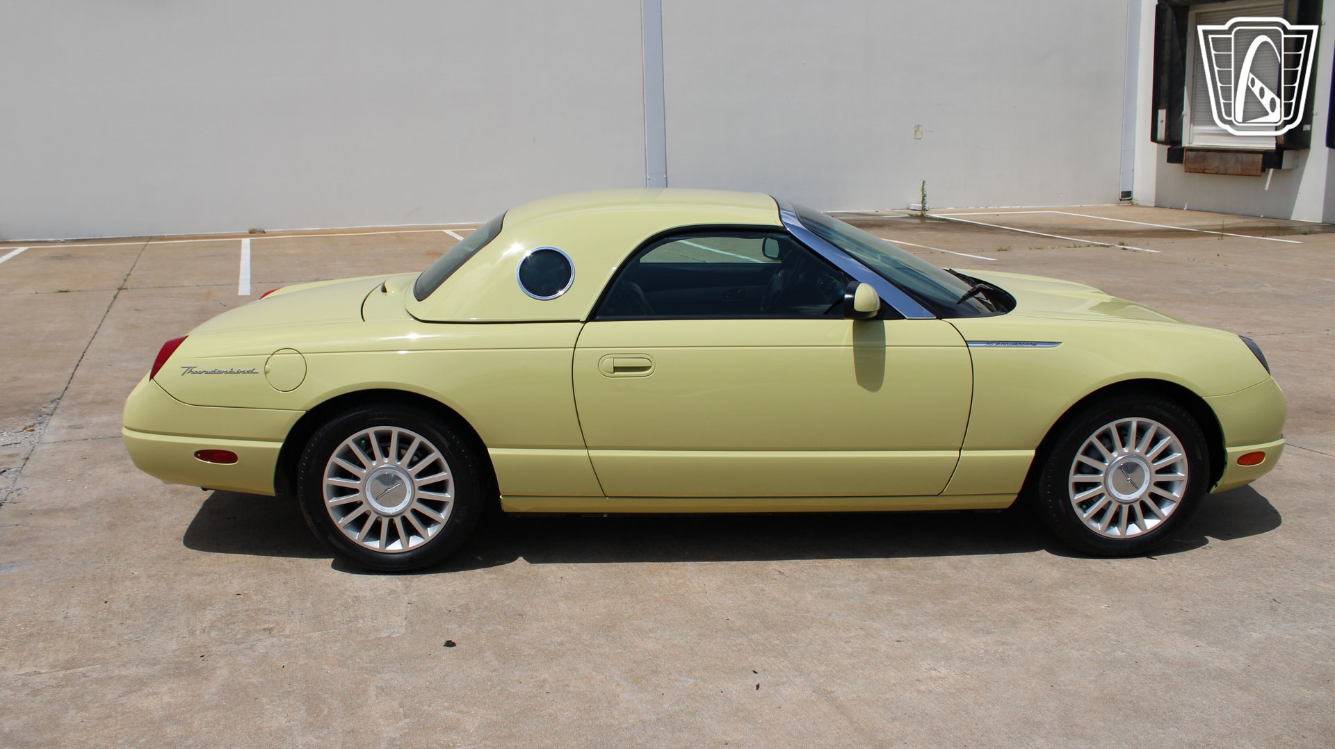 Used 2005 Ford Thunderbird RWD image 25