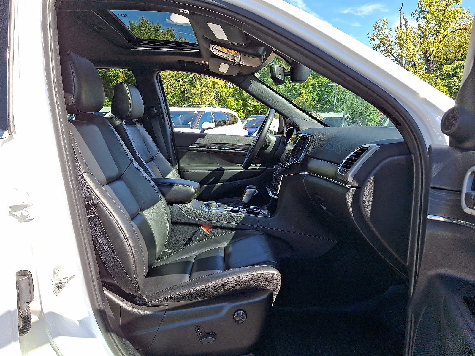 Used 2022 Jeep Grand Cherokee Limited image 15