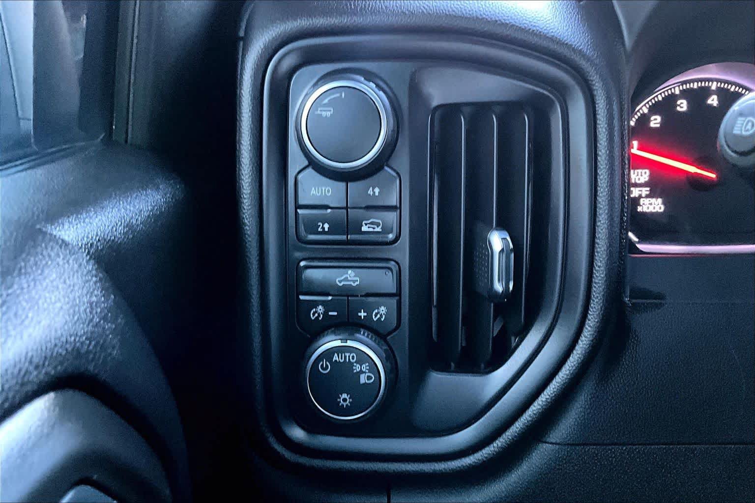 Used 2024 Chevrolet Silverado 1500 Custom w/ LPO, Dark Essentials Package AWD/4WD image 33