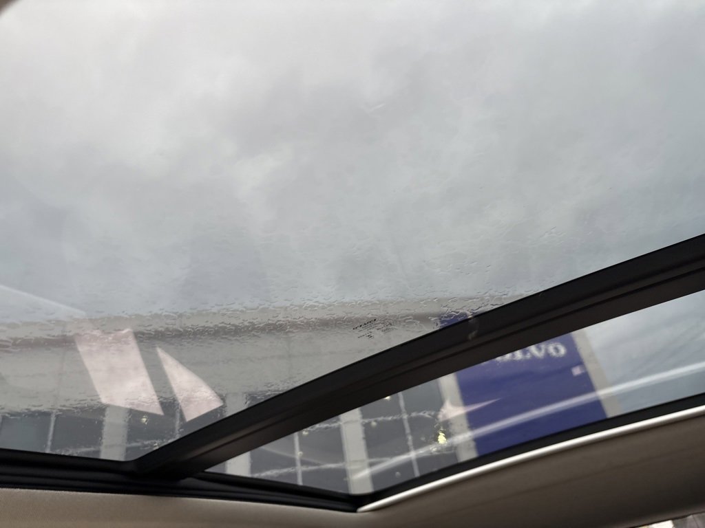 Certified 2023 Volvo XC40 B5 Plus w/ Protection Package Premier image 24