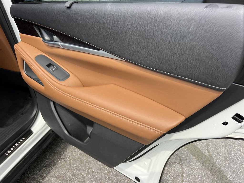 Used 2025 INFINITI QX60 Sensory w/ Vision Package image 14