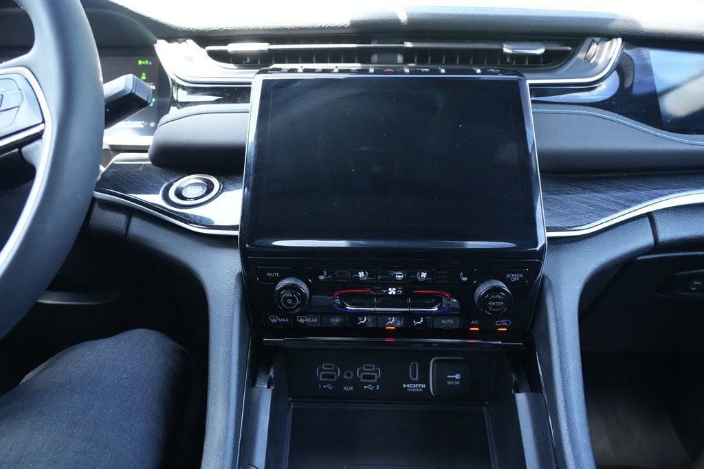 Used 2023 Jeep Grand Cherokee Trailhawk w/ Advanced Protech Group II AWD/4WD image 17
