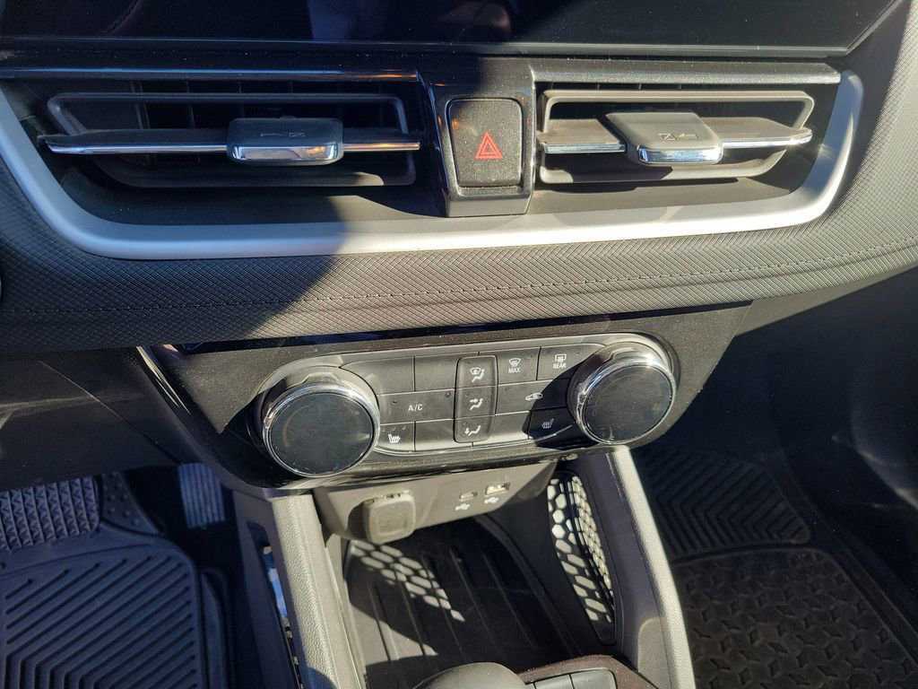 Used 2024 Chevrolet TrailBlazer LT w/ LT Cold Weather Package image 22