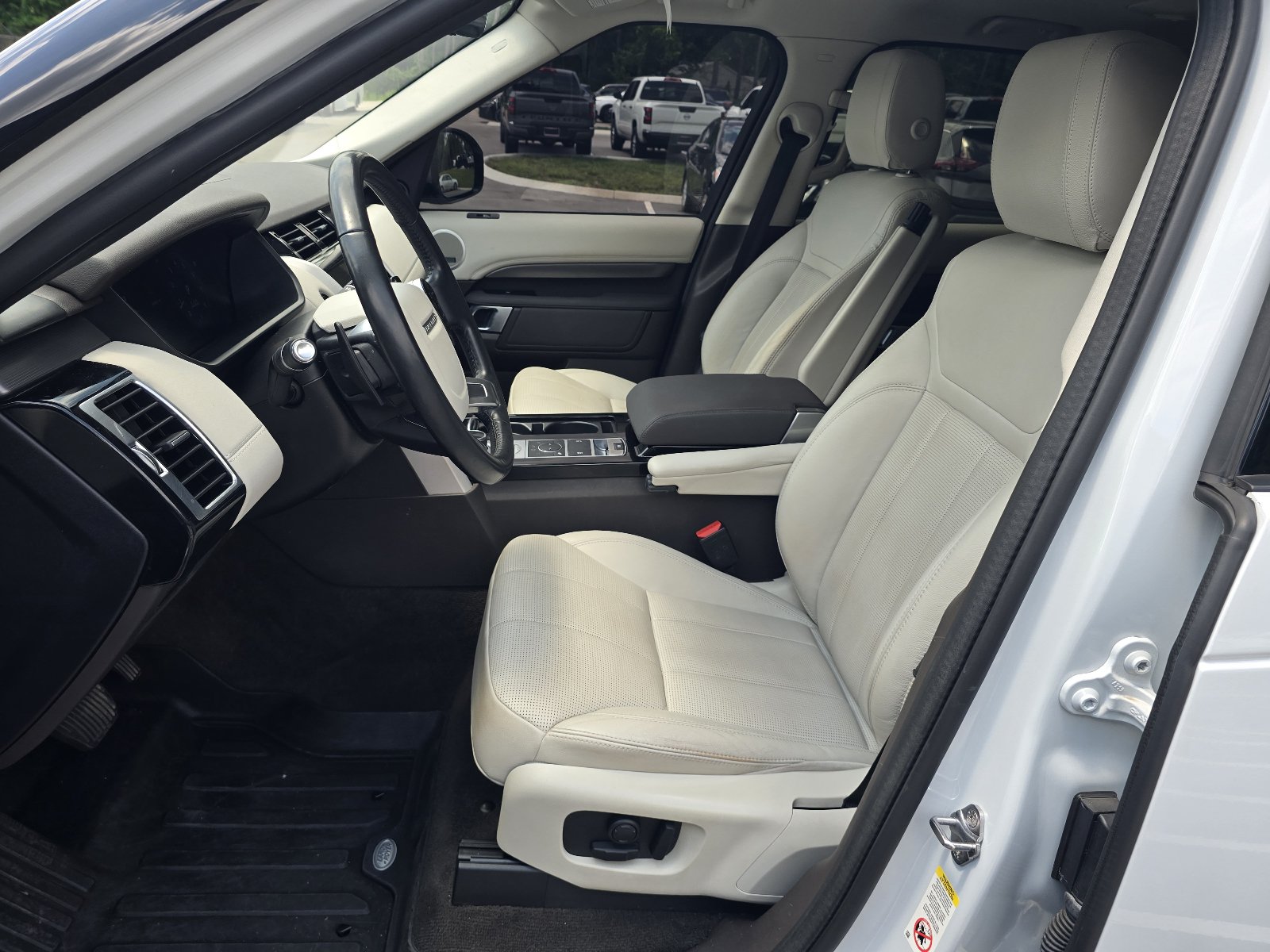 Used 2020 Land Rover Discovery HSE AWD/4WD image 13