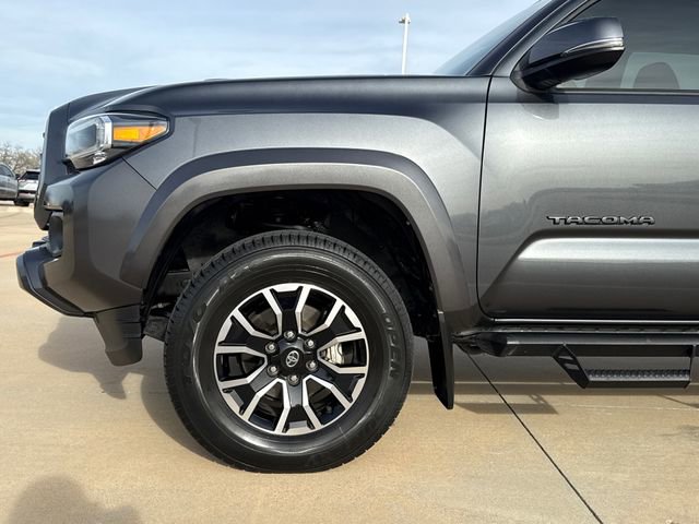Used 2022 Toyota Tacoma TRD Sport w/ Technology Package image 5