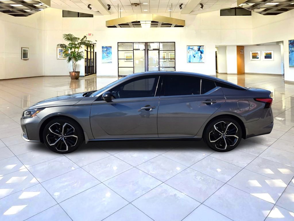 Certified 2023 Nissan Altima 2.5 SR FWD image 8