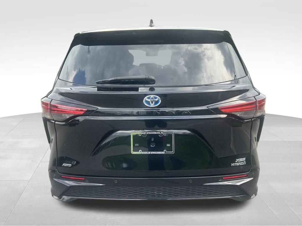 Certified 2023 Toyota Sienna XSE AWD/4WD image 4