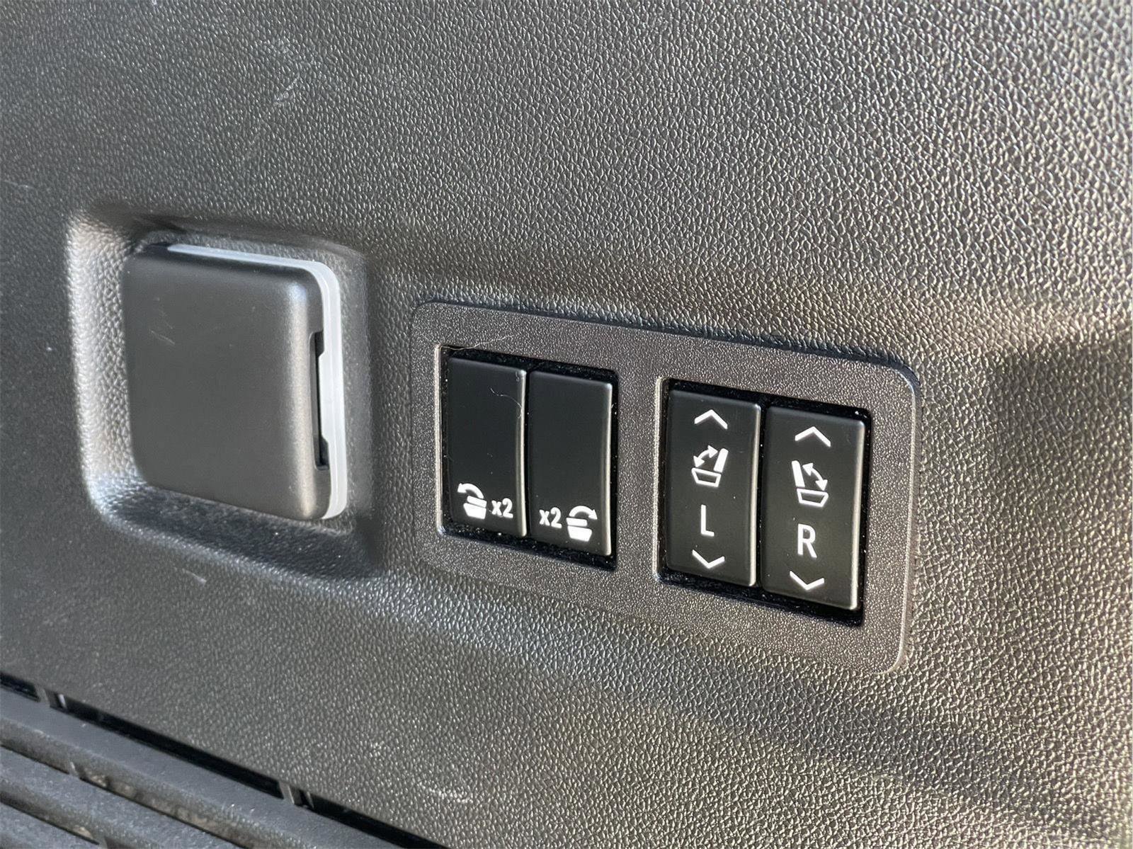 Used 2023 Chevrolet Tahoe Premier AWD/4WD image 11