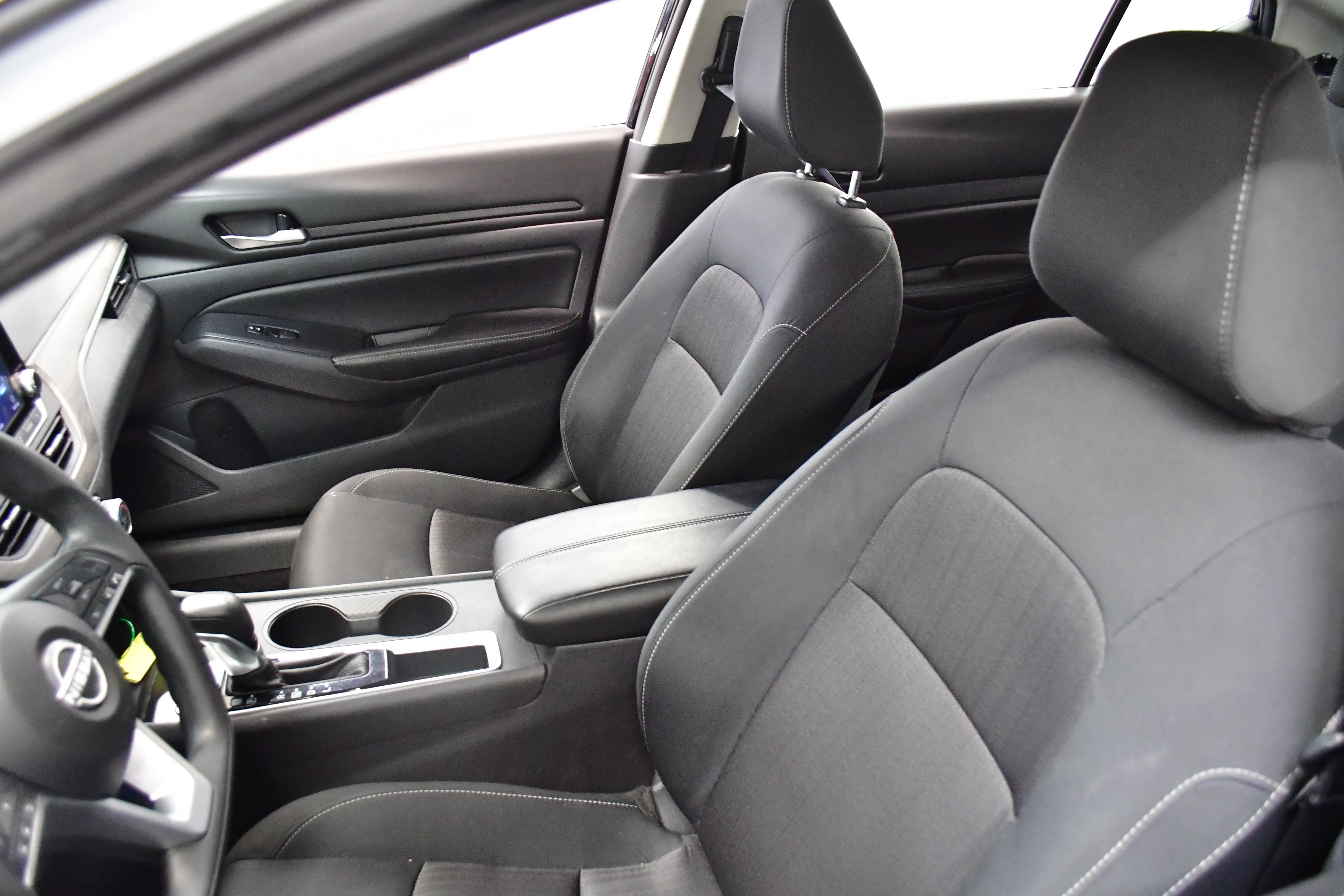 Used 2025 Nissan Altima 2.5 SV FWD image 9