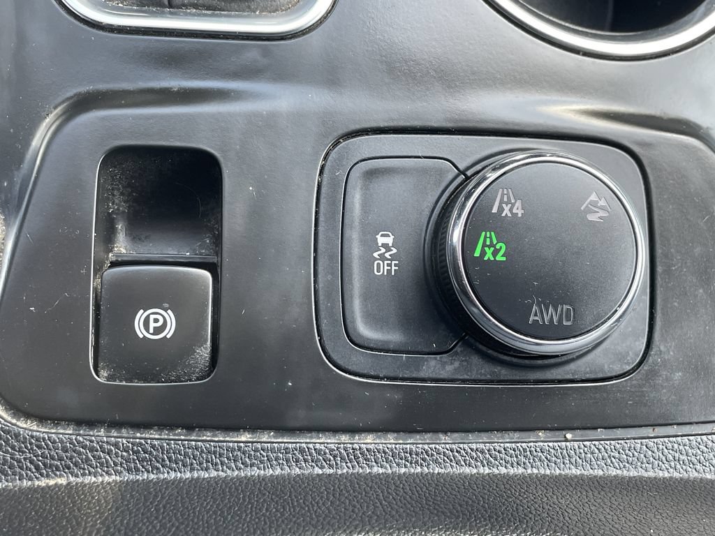 Used 2021 Chevrolet Traverse LS AWD/4WD image 35