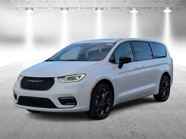 New 2026 Chrysler Pacifica Select image 4