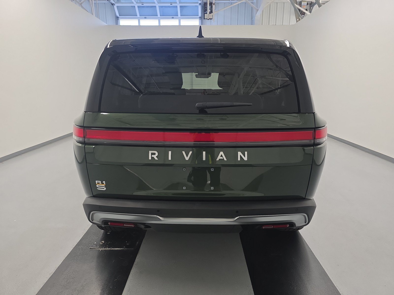 Used 2024 Rivian R1S Adventure AWD/4WD image 4