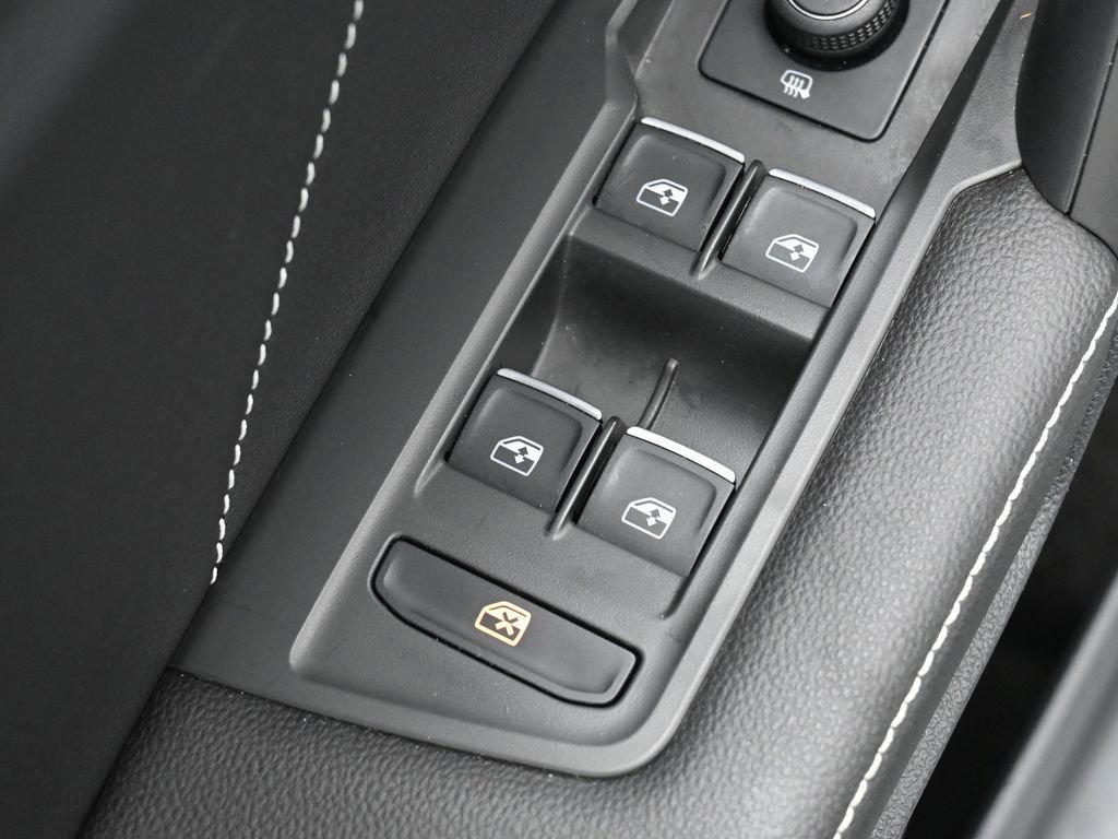 Used 2023 Volkswagen Tiguan SE R-Line image 13