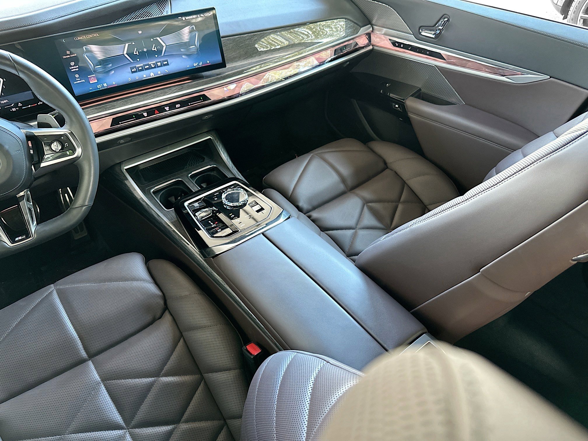 Used 2023 BMW 740i w/ Parking Assistance Package image 25