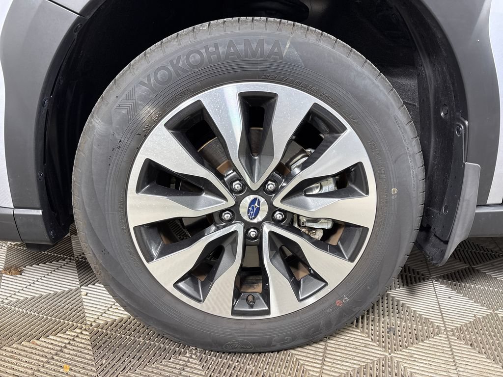 Used 2025 Subaru Outback Limited AWD/4WD image 12
