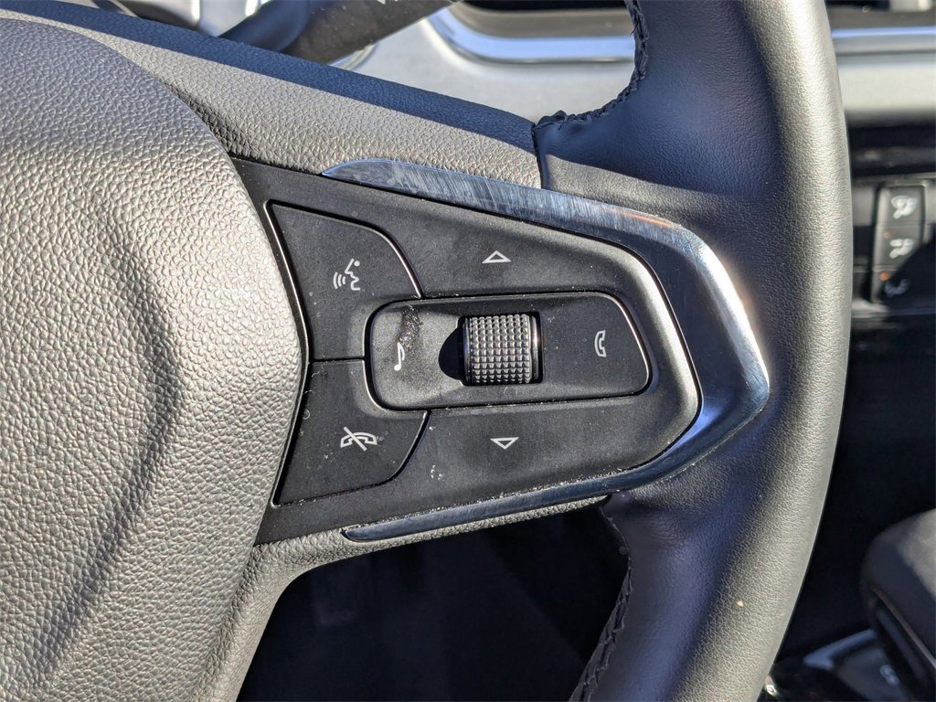 Used 2025 Chevrolet Trax LT w/ LT Convenience Package image 16