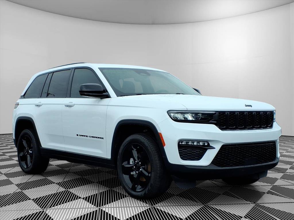 Used 2023 Jeep Grand Cherokee Limited w/ Luxury Tech Group II AWD/4WD image 1