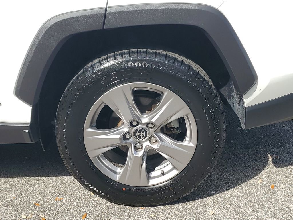Used 2022 Toyota RAV4 XLE image 5