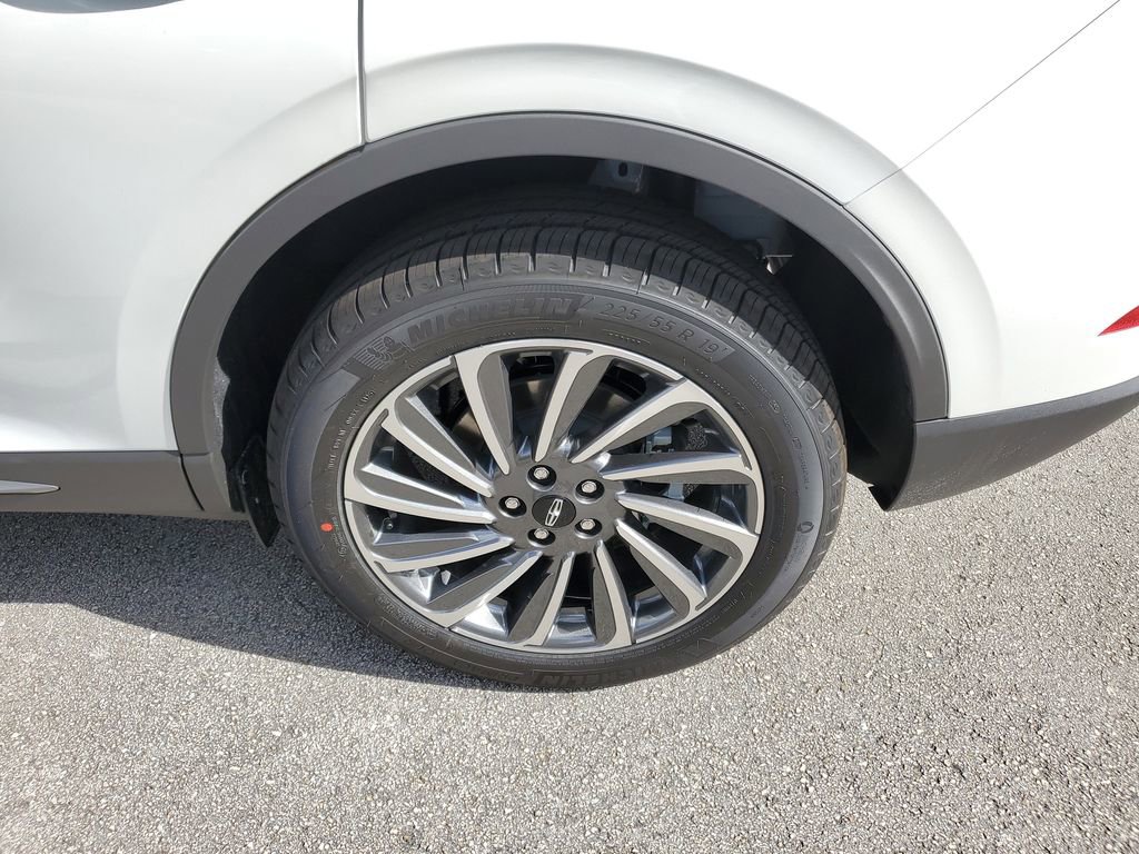 New 2026 Lincoln Corsair Reserve FWD image 8
